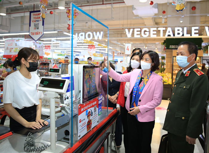 Thường vụ Thành ủy Hà Nội kiểm tra công tác phòng, chống Covid-19 tại quận Cầu Giấy

